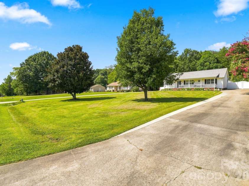 132 Kendra Drive, Mooresville, NC 28117.  MLS# CAR4415525, YatesRealty ID 45839. 