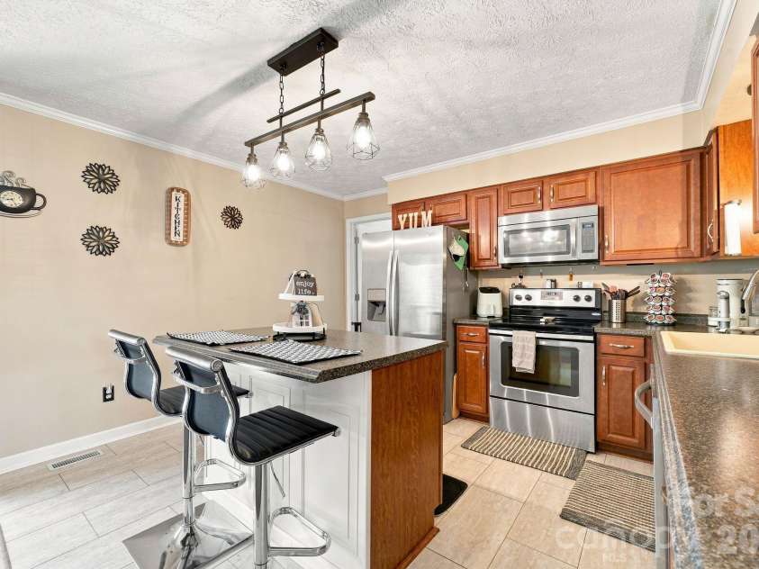 132 Kendra Drive, Mooresville, NC 28117.  MLS# CAR4415525, YatesRealty ID 45839. 