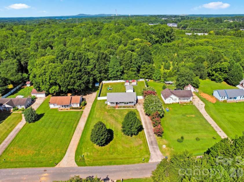 132 Kendra Drive, Mooresville, NC 28117.  MLS# CAR4415525, YatesRealty ID 45839. 