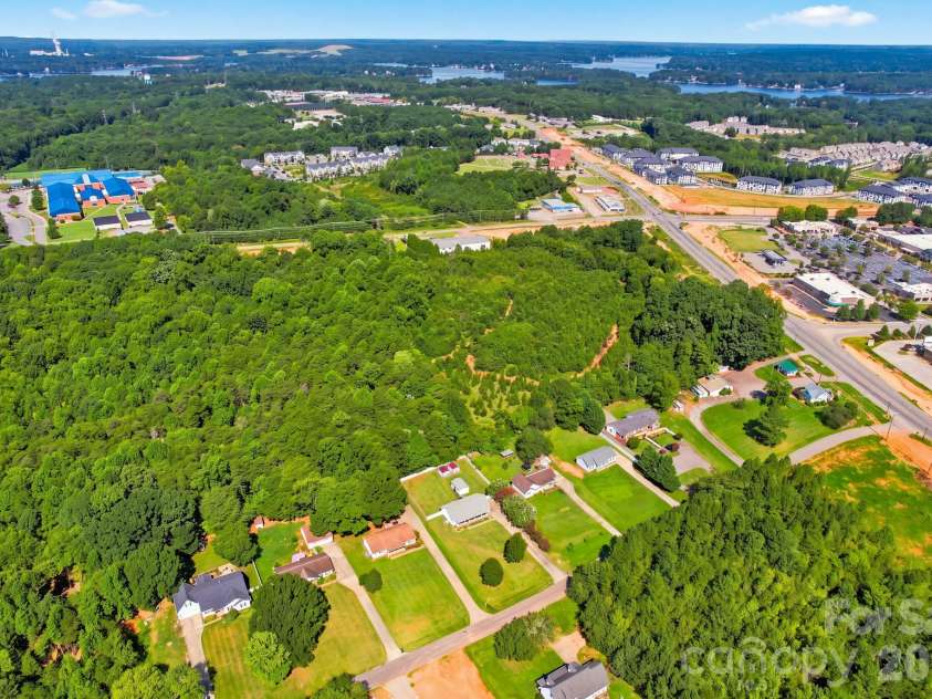 132 Kendra Drive, Mooresville, NC 28117.  MLS# CAR4415525, YatesRealty ID 45839. 