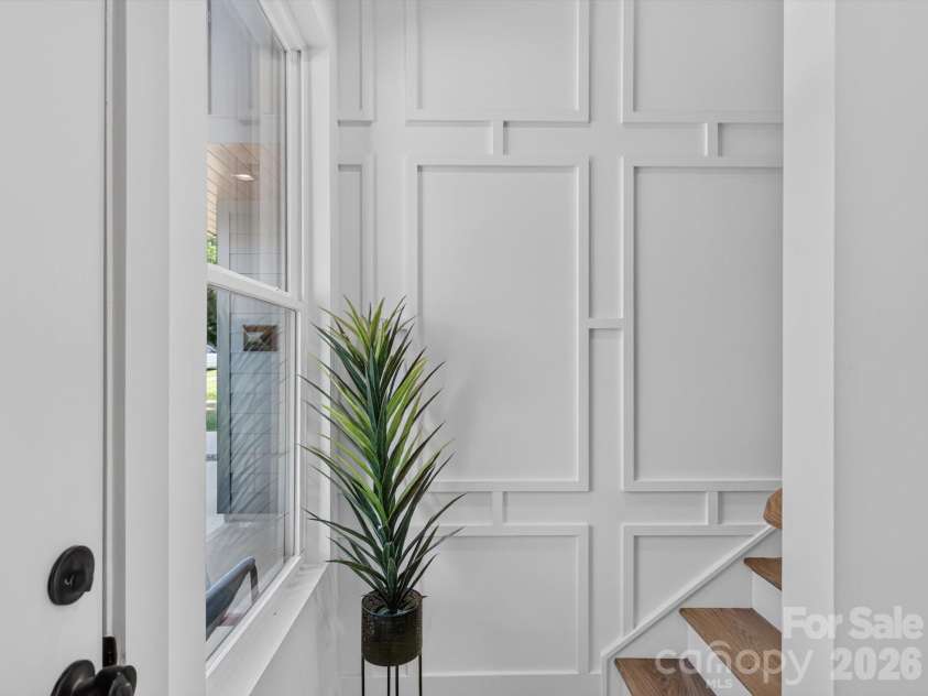2725 Watson Drive, Charlotte, NC 28208.  MLS# CAR4415519, YatesRealty ID 45841. Beautiful Accent Wall