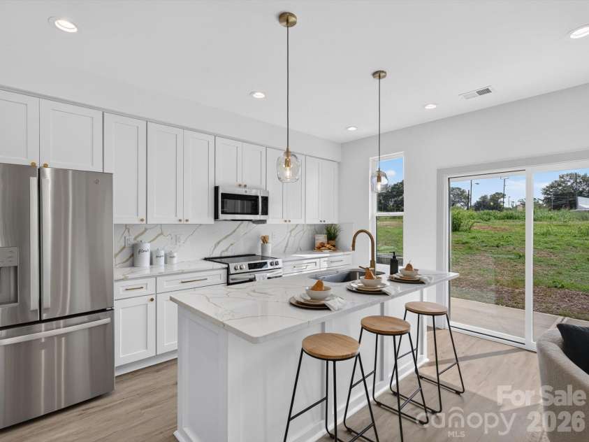 2725 Watson Drive, Charlotte, NC 28208.  MLS# CAR4415519, YatesRealty ID 45841. Bright Kitchen & Dining