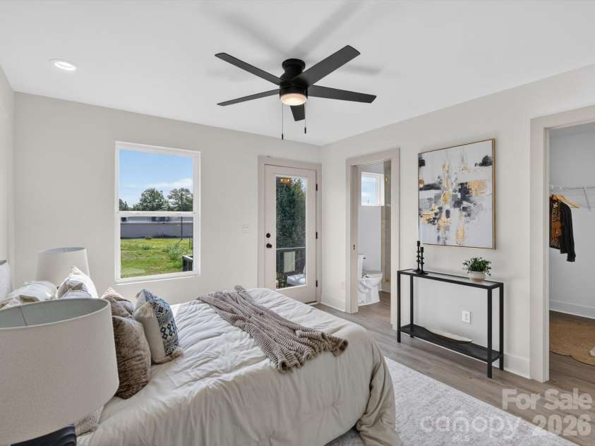 2725 Watson Drive, Charlotte, NC 28208.  MLS# CAR4415519, YatesRealty ID 45841. Bright Primary Retreat