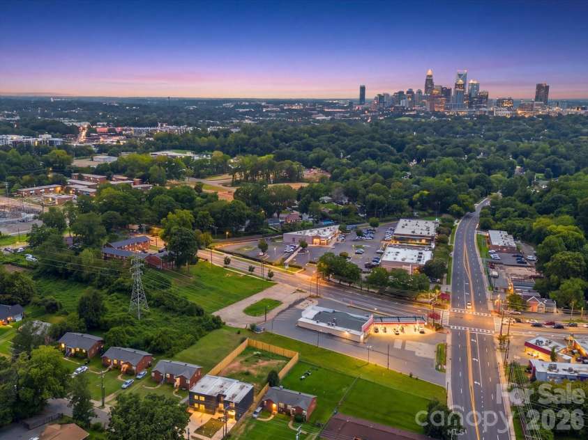2725 Watson Drive, Charlotte, NC 28208.  MLS# CAR4415519, YatesRealty ID 45841. Charlotte Skyline Views