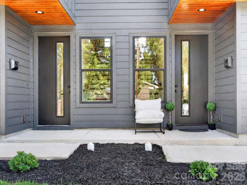 2725 Watson Drive, Charlotte, NC 28208.  MLS# CAR4415519, YatesRealty ID 45841. Inviting Front Entry