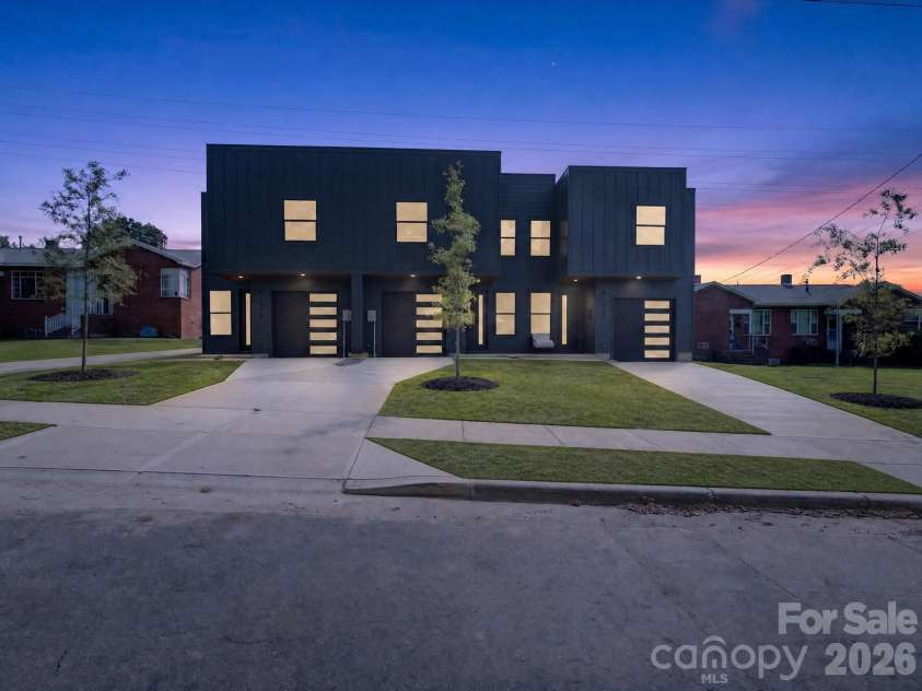 2725 Watson Drive, Charlotte, NC 28208.  MLS# CAR4415519, YatesRealty ID 45841. Modern Curb Appeal