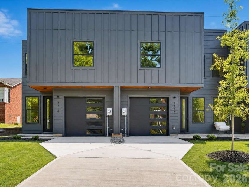 2725 Watson Drive, Charlotte, NC 28208.  MLS# CAR4415519, YatesRealty ID 45841. Private Garage & Driveway