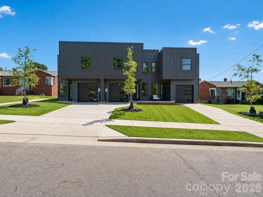 2725 Watson Drive, Charlotte, NC 28208.  MLS# CAR4415519, YatesRealty ID 45841. Sleek Contemporary Design