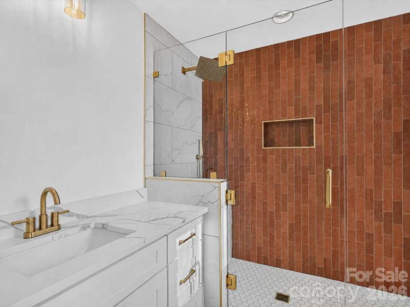 2721 Watson Drive, Charlotte, NC 28208.  MLS# CAR4415498, YatesRealty ID 45844. Beautiful Tile & Warm Accents