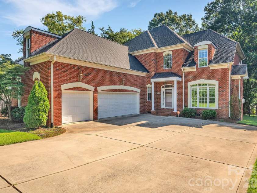 4995 Rea Road, Charlotte, NC 28226.  MLS# CAR4415513, YatesRealty ID 45848. 