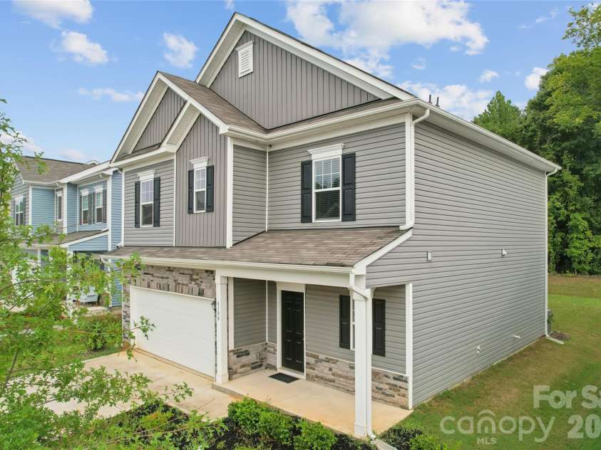 6100 Gala Lane, Charlotte, NC 28215.  MLS# CAR4415242, YatesRealty ID 45851. 