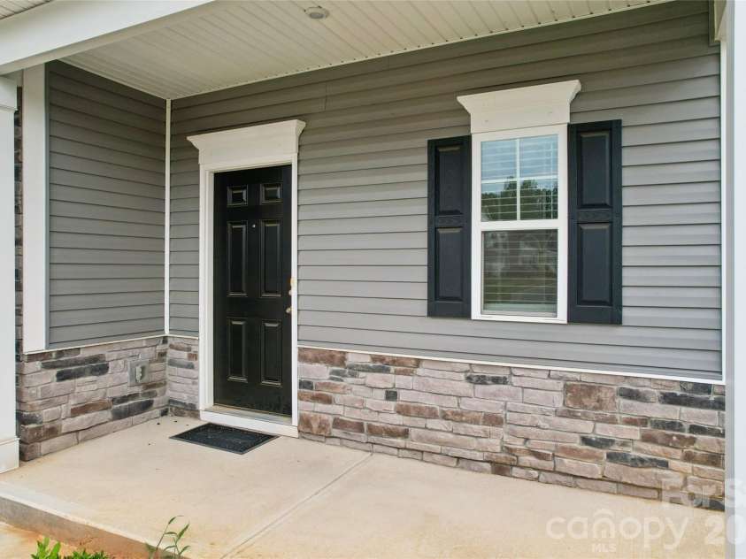6100 Gala Lane, Charlotte, NC 28215.  MLS# CAR4415242, YatesRealty ID 45851. 