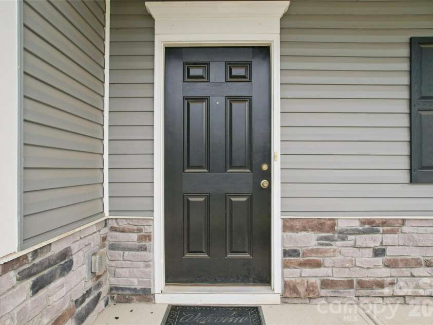 6100 Gala Lane, Charlotte, NC 28215.  MLS# CAR4415242, YatesRealty ID 45851. 