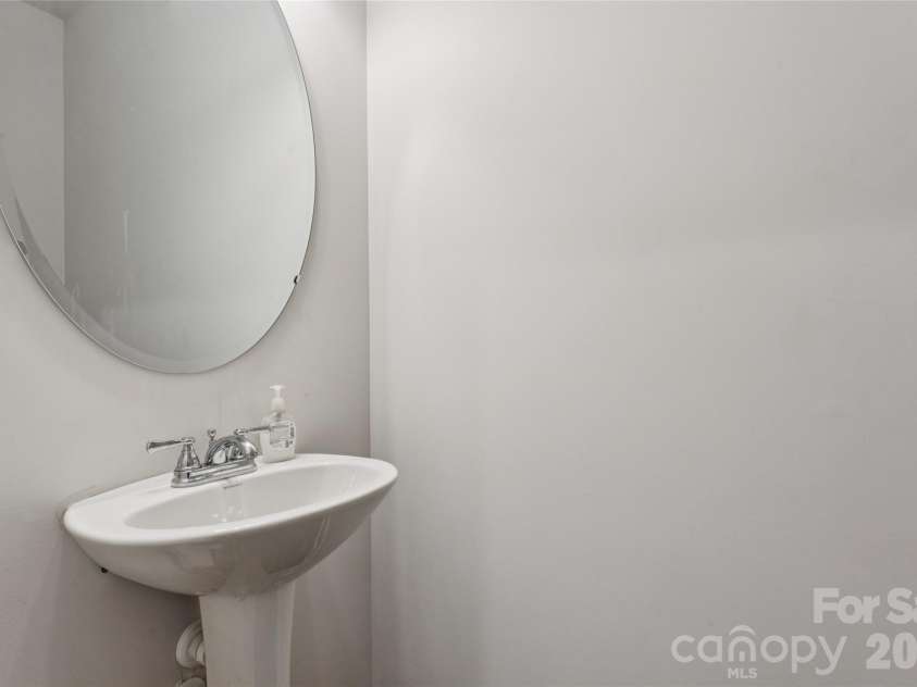 6100 Gala Lane, Charlotte, NC 28215.  MLS# CAR4415242, YatesRealty ID 45851. 