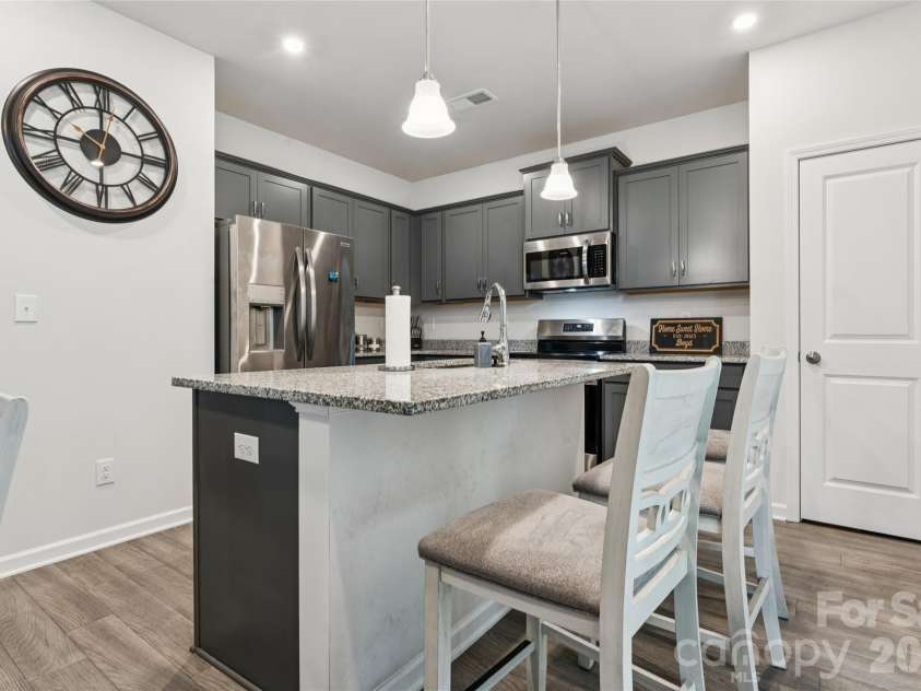 6100 Gala Lane, Charlotte, NC 28215.  MLS# CAR4415242, YatesRealty ID 45851. 