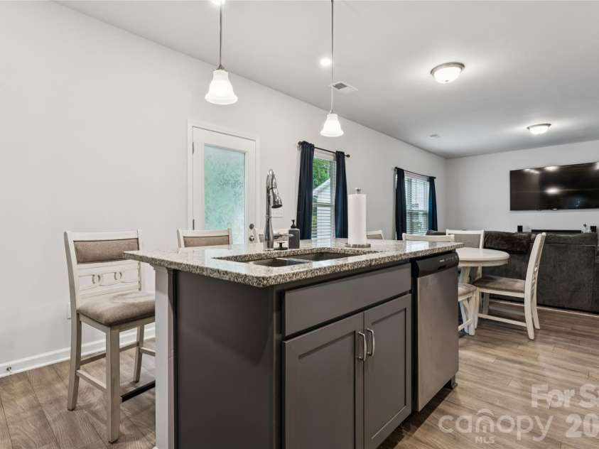 6100 Gala Lane, Charlotte, NC 28215.  MLS# CAR4415242, YatesRealty ID 45851. 