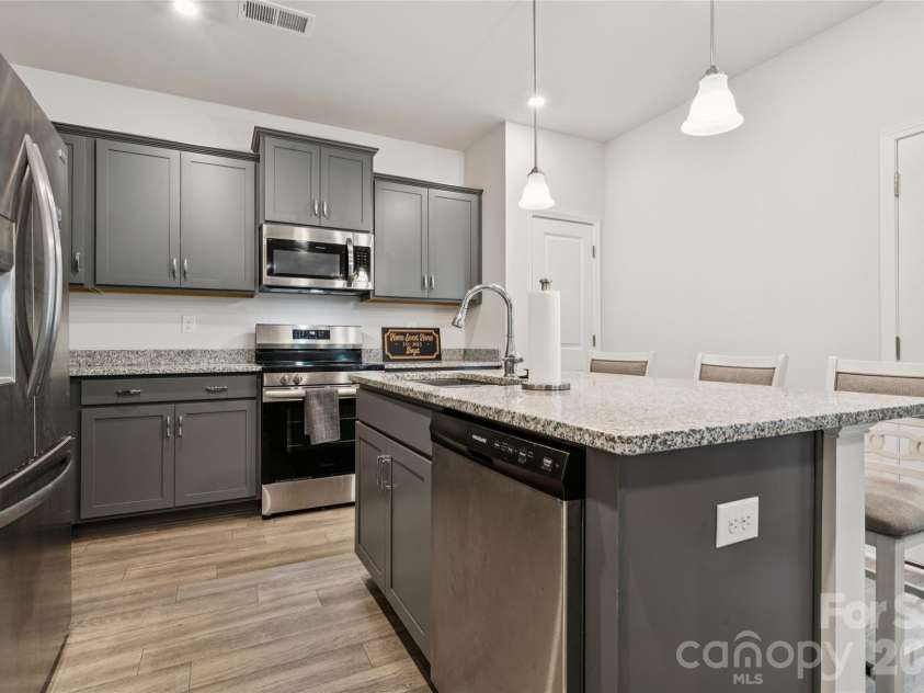 6100 Gala Lane, Charlotte, NC 28215.  MLS# CAR4415242, YatesRealty ID 45851. 