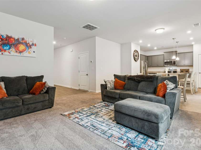6100 Gala Lane, Charlotte, NC 28215.  MLS# CAR4415242, YatesRealty ID 45851. 