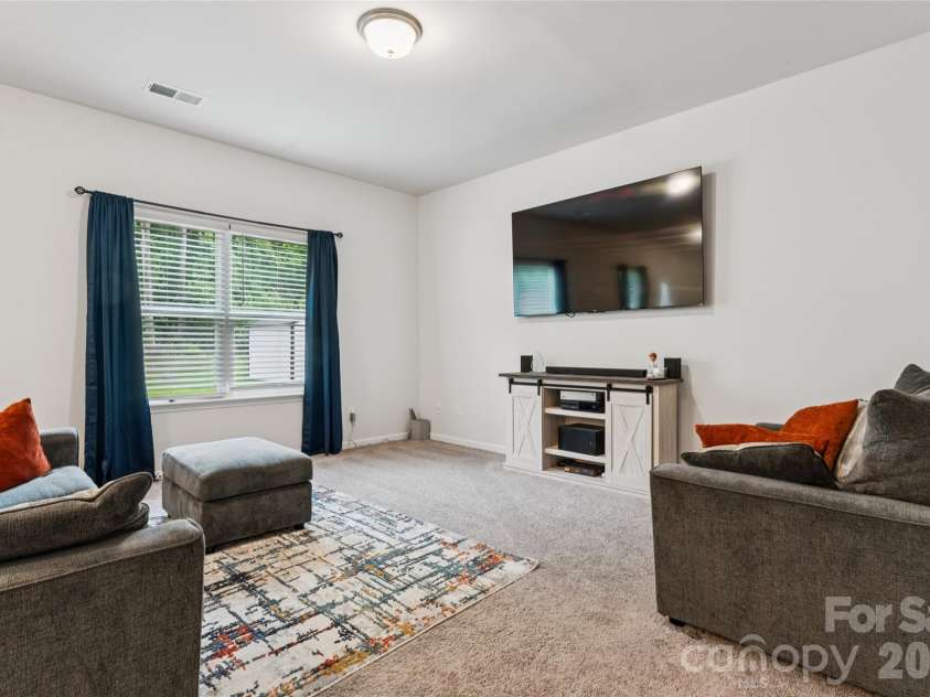 6100 Gala Lane, Charlotte, NC 28215.  MLS# CAR4415242, YatesRealty ID 45851. 