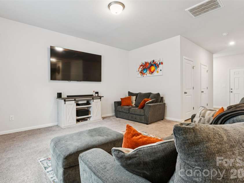 6100 Gala Lane, Charlotte, NC 28215.  MLS# CAR4415242, YatesRealty ID 45851. 