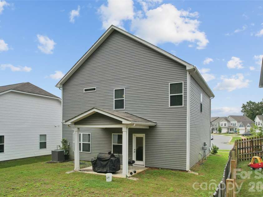 6100 Gala Lane, Charlotte, NC 28215.  MLS# CAR4415242, YatesRealty ID 45851. 