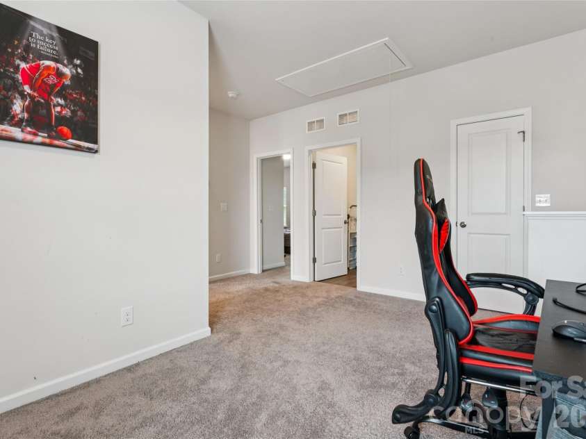 6100 Gala Lane, Charlotte, NC 28215.  MLS# CAR4415242, YatesRealty ID 45851. 