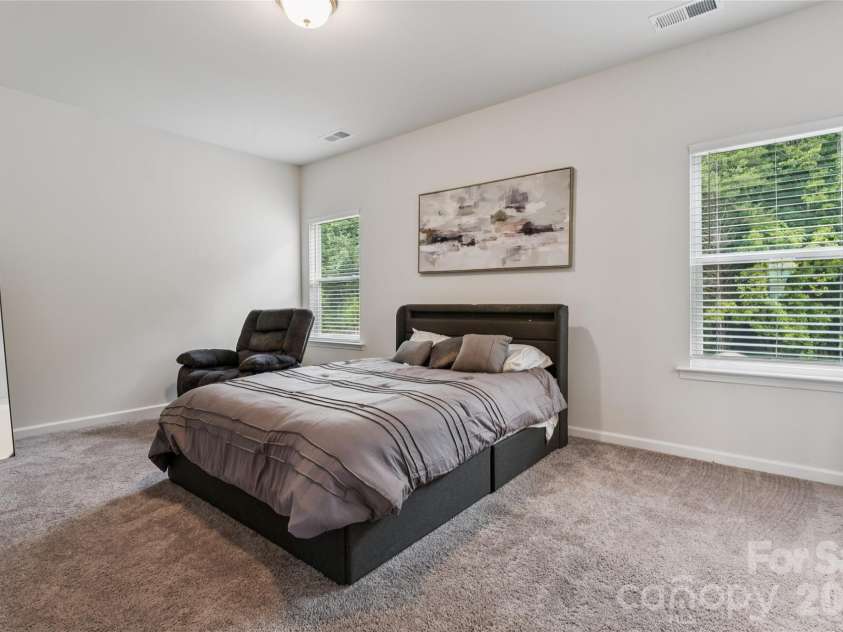 6100 Gala Lane, Charlotte, NC 28215.  MLS# CAR4415242, YatesRealty ID 45851. 