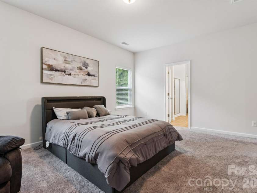 6100 Gala Lane, Charlotte, NC 28215.  MLS# CAR4415242, YatesRealty ID 45851. 