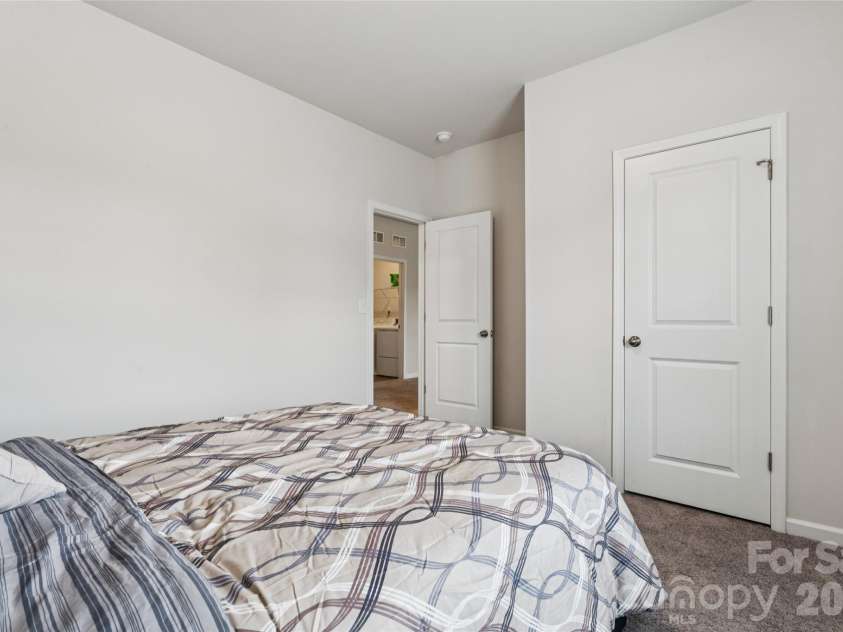 6100 Gala Lane, Charlotte, NC 28215.  MLS# CAR4415242, YatesRealty ID 45851. 