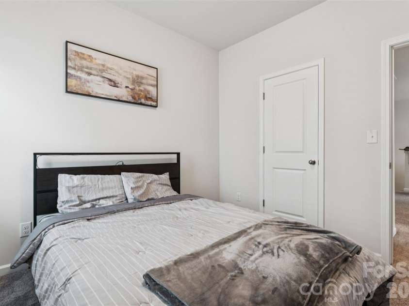 6100 Gala Lane, Charlotte, NC 28215.  MLS# CAR4415242, YatesRealty ID 45851. 