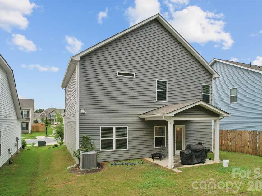 6100 Gala Lane, Charlotte, NC 28215.  MLS# CAR4415242, YatesRealty ID 45851. 