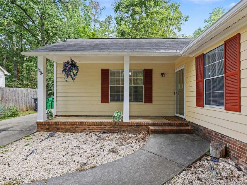 2208 Pinebrook Circle, Charlotte, NC 28208.  MLS# CAR4415234, YatesRealty ID 45853. 