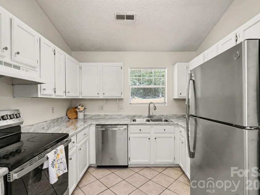 2208 Pinebrook Circle, Charlotte, NC 28208.  MLS# CAR4415234, YatesRealty ID 45853. 