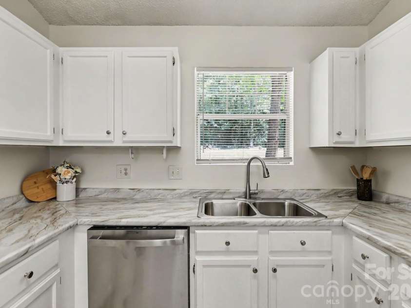 2208 Pinebrook Circle, Charlotte, NC 28208.  MLS# CAR4415234, YatesRealty ID 45853. 