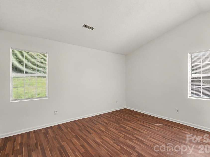2208 Pinebrook Circle, Charlotte, NC 28208.  MLS# CAR4415234, YatesRealty ID 45853. 