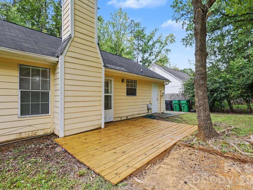 2208 Pinebrook Circle, Charlotte, NC 28208.  MLS# CAR4415234, YatesRealty ID 45853. 