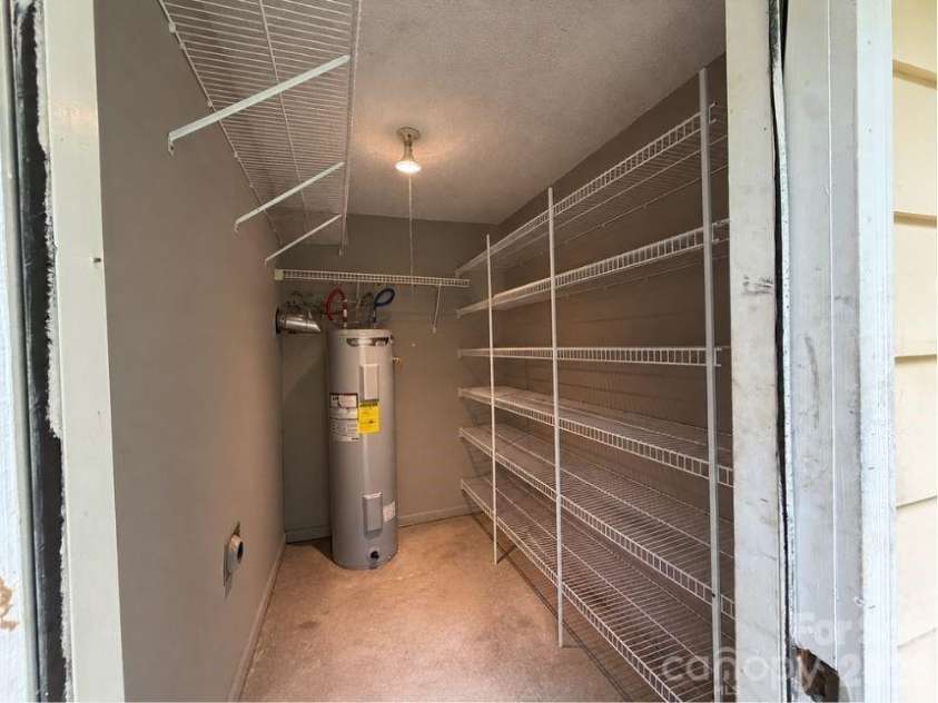 2208 Pinebrook Circle, Charlotte, NC 28208.  MLS# CAR4415234, YatesRealty ID 45853. 