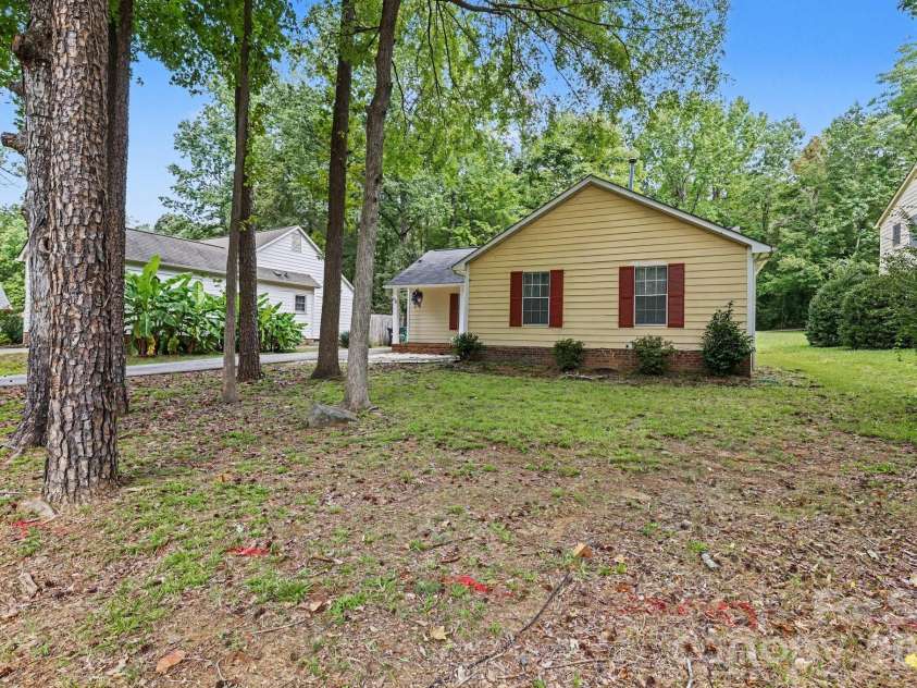 2208 Pinebrook Circle, Charlotte, NC 28208.  MLS# CAR4415234, YatesRealty ID 45853. 