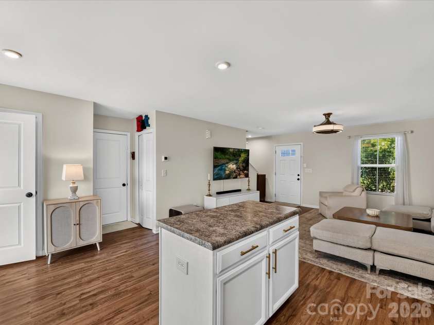 6911 Marissa Lane, Charlotte, NC 28212.  MLS# CAR4415275, YatesRealty ID 45855. 