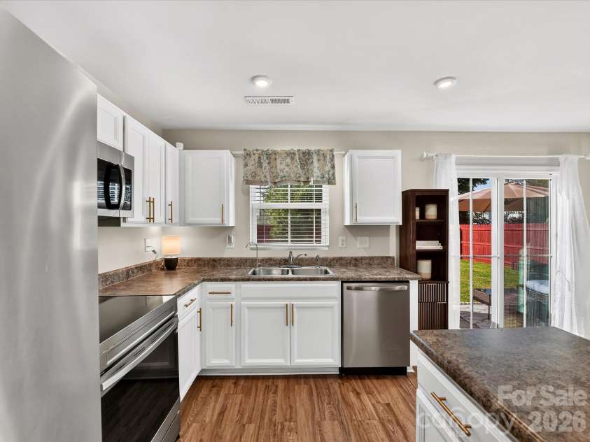 6911 Marissa Lane, Charlotte, NC 28212.  MLS# CAR4415275, YatesRealty ID 45855. 