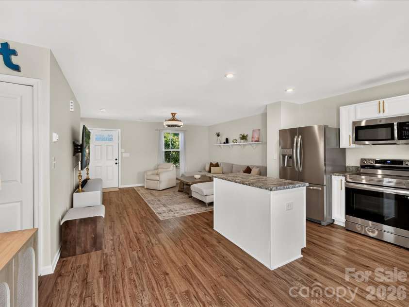 6911 Marissa Lane, Charlotte, NC 28212.  MLS# CAR4415275, YatesRealty ID 45855. 