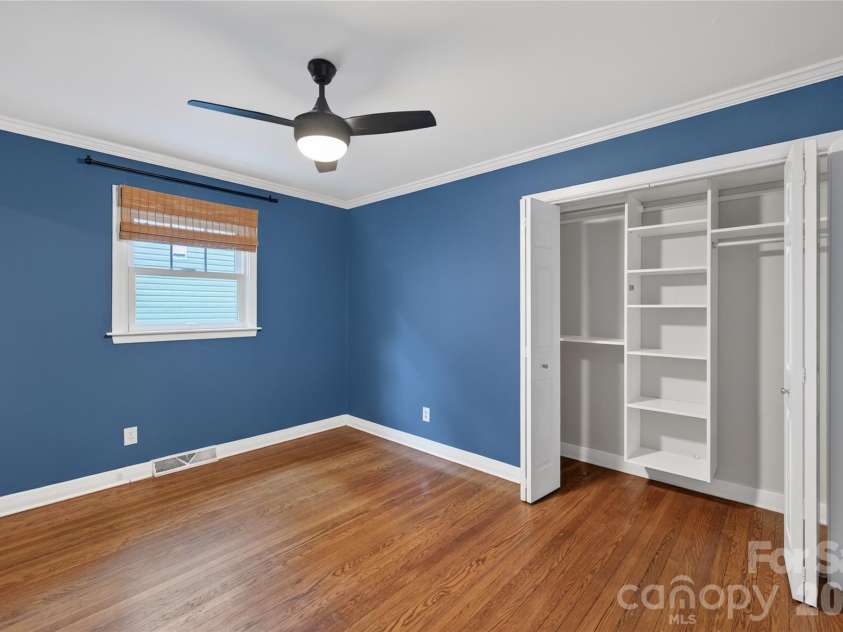 1911 Club Road, Charlotte, NC 28205.  MLS# CAR4415205, YatesRealty ID 45859. 