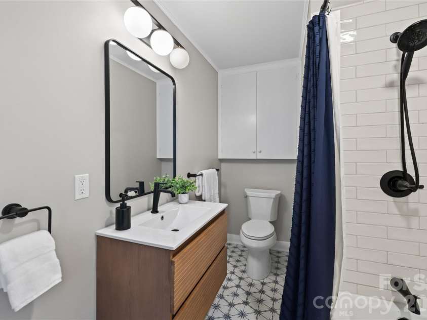 1911 Club Road, Charlotte, NC 28205.  MLS# CAR4415205, YatesRealty ID 45859. 