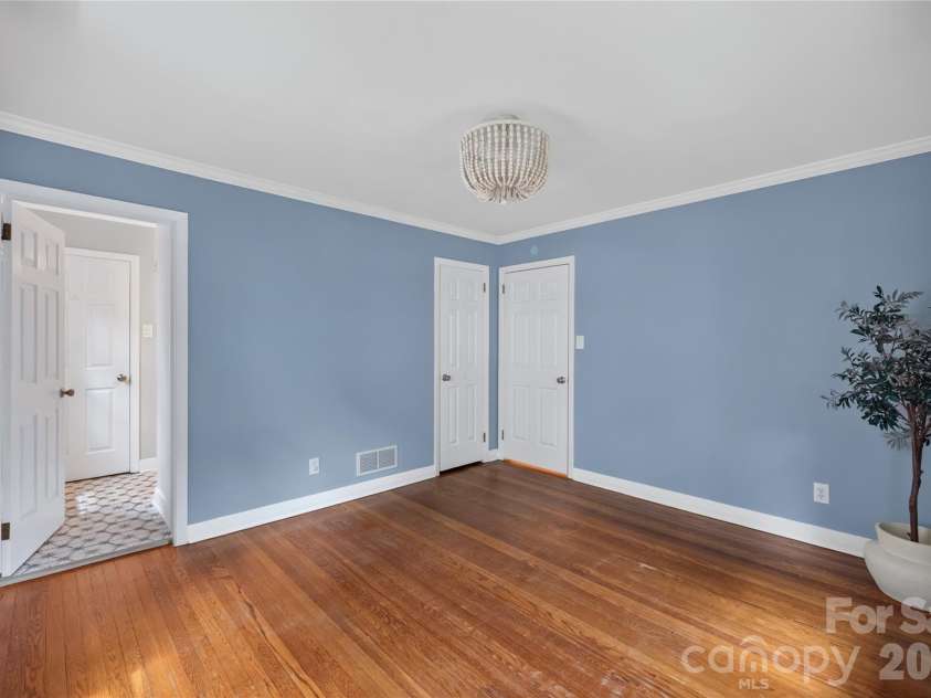 1911 Club Road, Charlotte, NC 28205.  MLS# CAR4415205, YatesRealty ID 45859. 