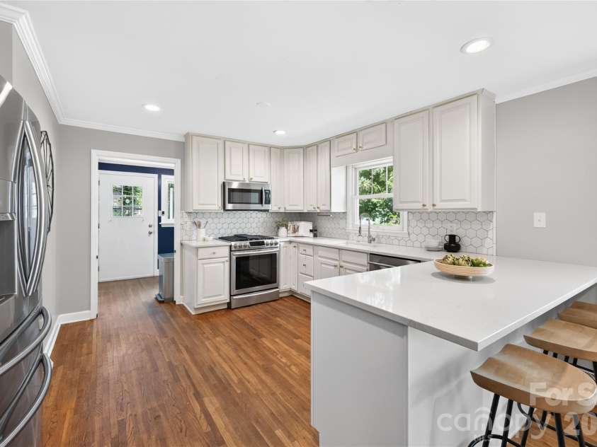 1911 Club Road, Charlotte, NC 28205.  MLS# CAR4415205, YatesRealty ID 45859. 
