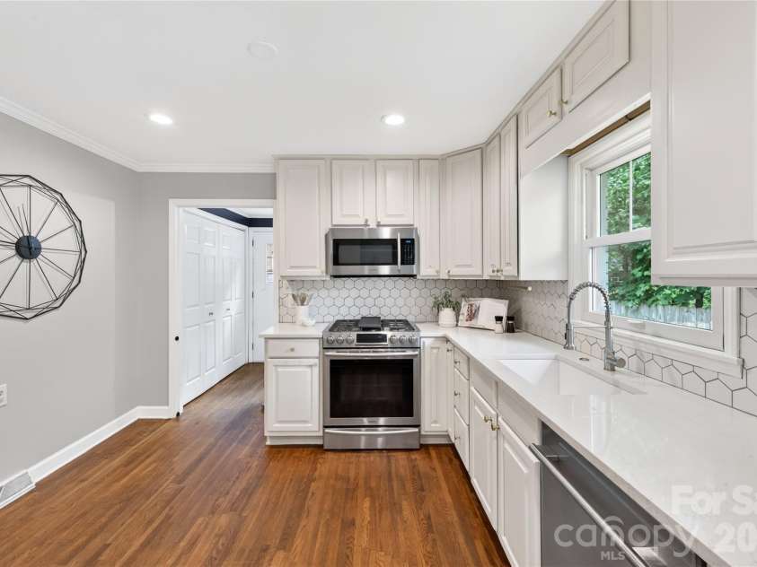 1911 Club Road, Charlotte, NC 28205.  MLS# CAR4415205, YatesRealty ID 45859. 
