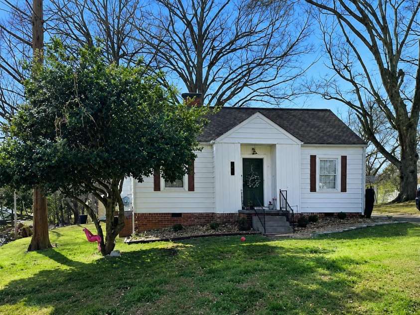 506 Cedar Street, Lincolnton, NC 28092.  MLS# CAR4414966, YatesRealty ID 45862. 