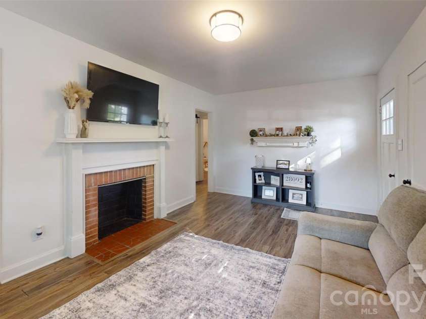 506 Cedar Street, Lincolnton, NC 28092.  MLS# CAR4414966, YatesRealty ID 45862. 