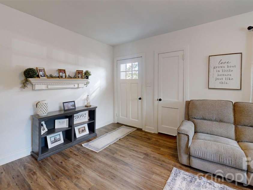506 Cedar Street, Lincolnton, NC 28092.  MLS# CAR4414966, YatesRealty ID 45862. 