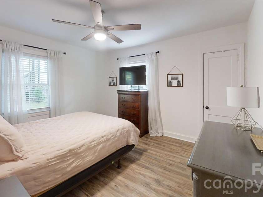 506 Cedar Street, Lincolnton, NC 28092.  MLS# CAR4414966, YatesRealty ID 45862. 